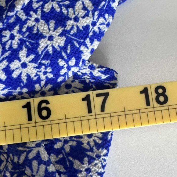 Monteau Los Angeles Blue Floral Surplice Peplum Top – Size L - Picture 7 of 8